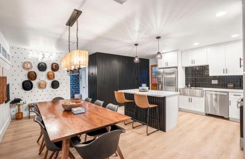 Braeswood Place House | Fun-Filled Backyard Firepit Grill Games Good Vibes