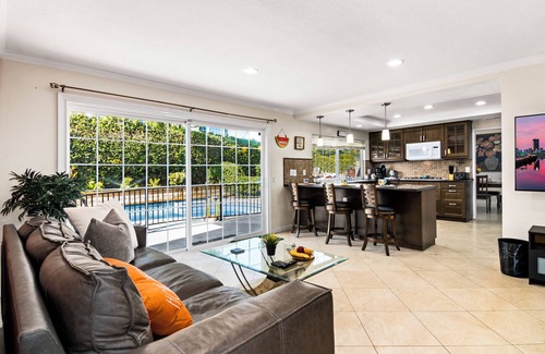 Placentia House | Fun-Filled Family Vacay Home! 15 min to Disney!