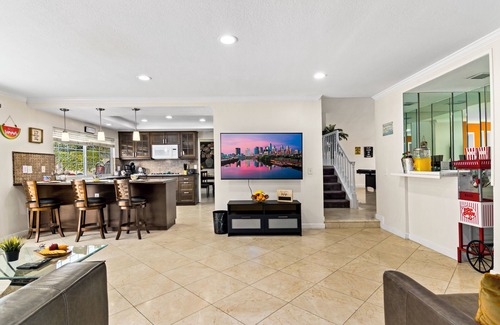 Placentia House | Fun-Filled Family Vacay Home! 15 min to Disney!