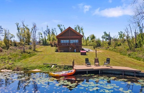 Youngstown House | Fun fishing river cabin 23mi to beach with private dock 3BD 2BA