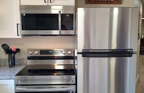 Florence Condo | Fun Florence 2BR close to all!