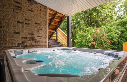 Perry Park House | *Fun for All *LUX Hot Tub *Fire Pit *Games Galore