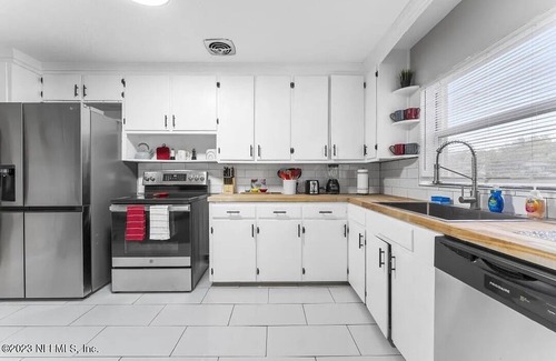 Jacksonville House | Fun Game Room Getaway: Sleeps 10, pool table, darts, fire pit, pet-friendly