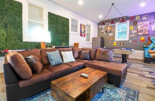 Greensboro House | Fun hangout; Perfect Location; Walk to Coliseum
