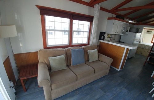 Charlestown Boat Rental | Fun houseboat. Walk to Boston attractions WIFI