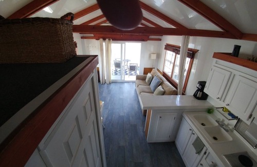 Charlestown Boat Rental | Fun houseboat. Walk to Boston attractions WIFI