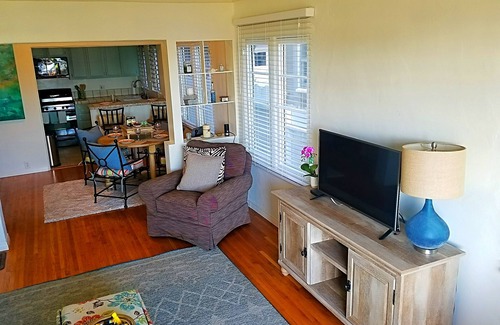 Belmont Park Apartment | FUN IN THE SUN! 1 bedroom/1 bath on the water in Belmont Shore