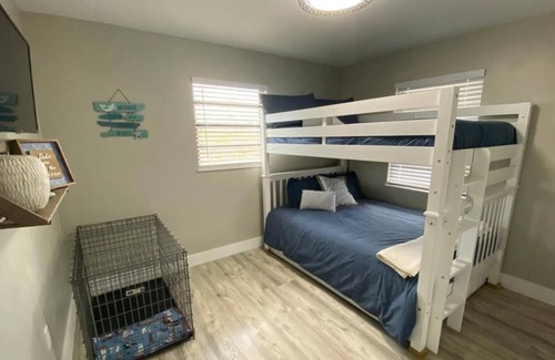 Cutthroat Harbor Estates House | Fun in the Sun... 20min from Key West...Canal Front Home