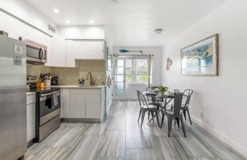 Birch Park Finger Streets Apartment | Fun in the Sun! Steps tothe Beach, Dining, Shopping & more in Fort Lauderdale!