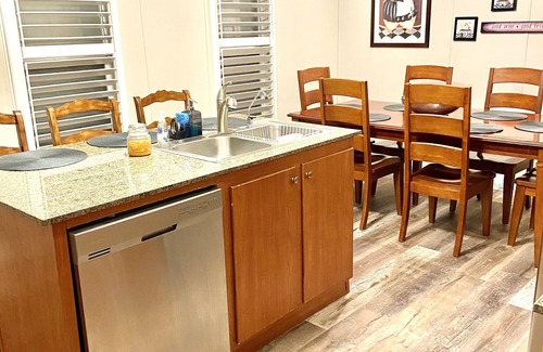 Desert Hills House | Fun in the Sun Lake Getaway