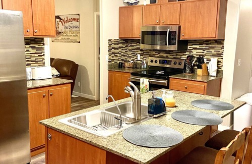 Desert Hills House | Fun in the Sun Lake Getaway
