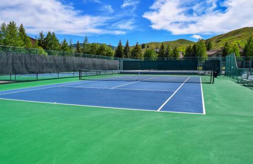 Elkhorn Village Apartment | Fun In the Sun Valley