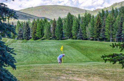 Elkhorn Village Apartment | Fun In the Sun Valley
