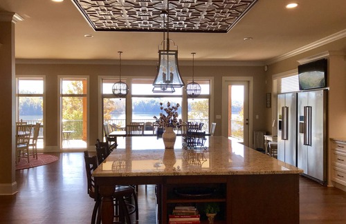 Six Mile House | Fun @ Lake, reunions, families, friends, weekends, golfers, bikers, Clemson.nn