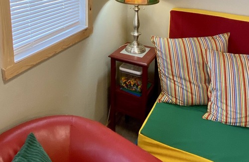Corinth Cabin | Fun Lego Brick theme for your visit! Easy access to I75. Private setting.