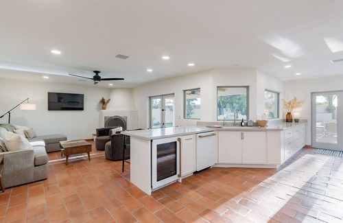 Raskin Estates House | Fun Pueblo Estate for 16 with Backyard Oasis