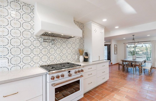 Raskin Estates House | Fun Pueblo Estate for 16 with Backyard Oasis