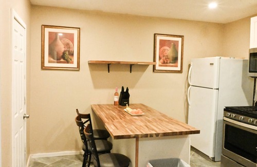 Omaha House | Fun & Relaxing 2BR/2BA Basement– Hot Tub, Sauna, Arcade & Projector, Sleeps 7
