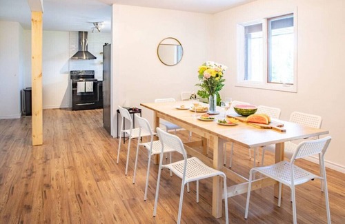 Trent Lakes Cottage | Fun, Relaxing Cottage w Hot Tub, Sauna & Fast Wifi