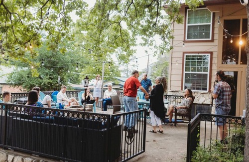 Fort Worth House | Fun Summer Lake House w/Firepit located in Ft Worth, Beds 18+, next to Marina