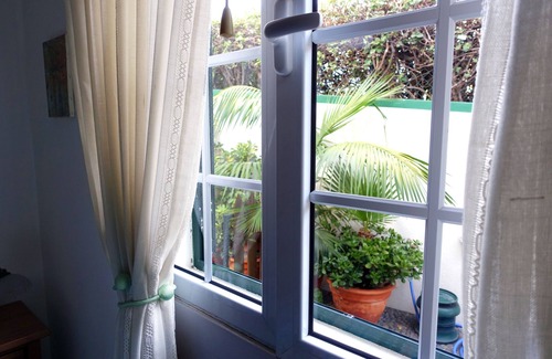 Sao Martinho Villa | Funchal cozy VILLA, 1 km to sea & city, WIFI, garden, garage, BBQ AL402