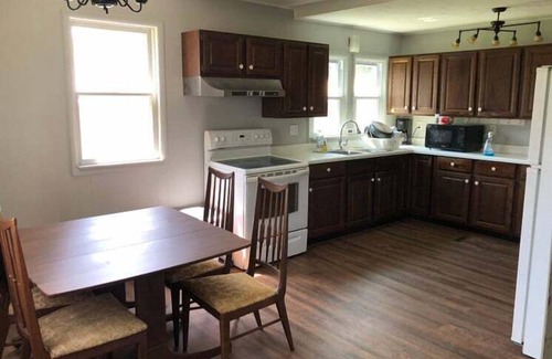 Oblong House | Functional 3 Bedroom Home Near Robinson With WIFI