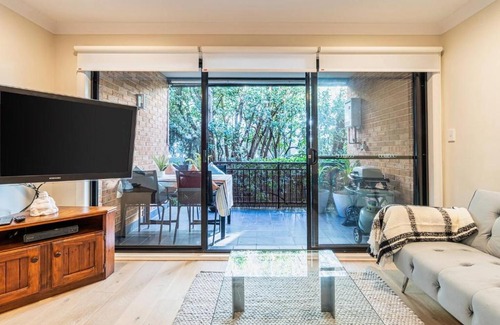 Brookvale Apartment | Funda Place - Leafy Hideout in Northern Beaches