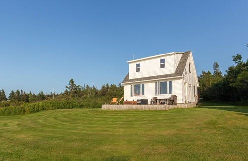 Annapolis County Cottage | Fundy Sunset Cottage, Oceanfront Tranquility!