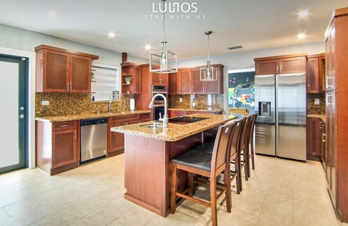 Miami Gardens House | FunHouse 6BR Pool, Arcade, Court & Playground