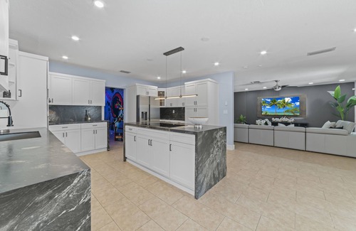 Miami Gardens House | FunHouse 6BR Pool, Arcade, Court & Playground