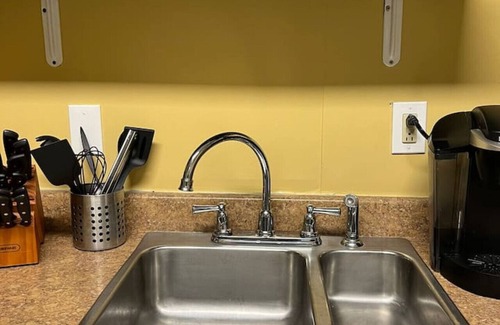 Pittsburgh Condo | Funky 3rd Floor Condo, 5 Beds w/Sofa Bed + WIFI!