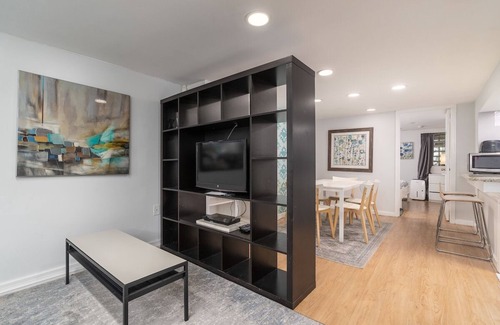 Dupont Circle Apartment | Funky and Cool 1 Bedroom in Adams Morgan