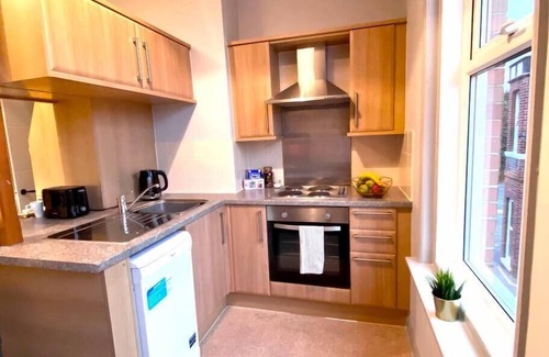 Westbourne Condo | Funky Apartment - 5 minute walk to the beach!