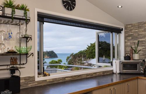 Hatfields Beach House | Funky Beach House with sea and country views