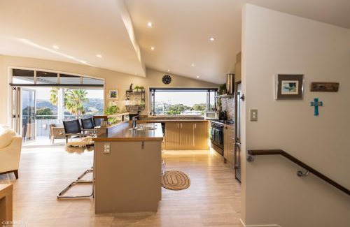 Hatfields Beach House | Funky Beach House with sea and country views