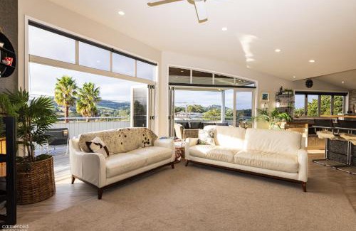 Hatfields Beach House | Funky Beach House with sea and country views
