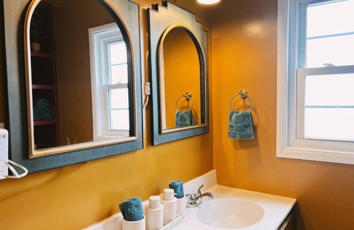 Canton Other | Funky Farmhouse 20 min from AVL