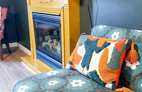 Canton Other | Funky Farmhouse 20 min from AVL