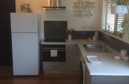 Franklin Apartment | Funky Flat in Franklin.Self Contained accommodation on the Huon River.