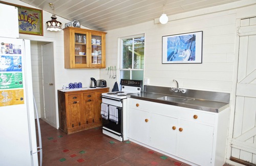 Waipara House | Funky idyllic Barn with private spa/swimming pool