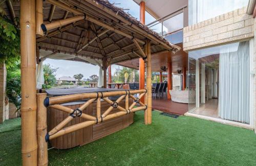 South Yunderup House | Funland, Family Home On The Canals Mandurah