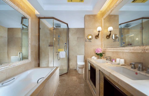 Central Business District Hotel | Fuqinglong Huatian Holiday Hotel