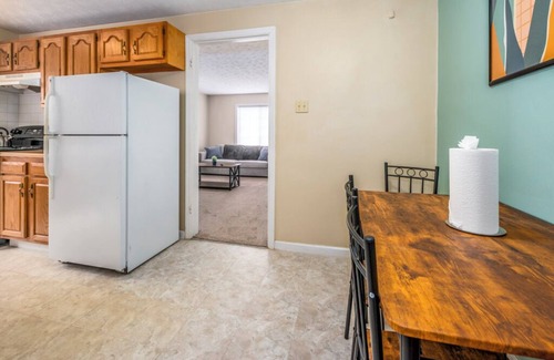Oakwood Apartment | Fur-Friendly Flat – 1BR Ground Flr Stay in Dayton