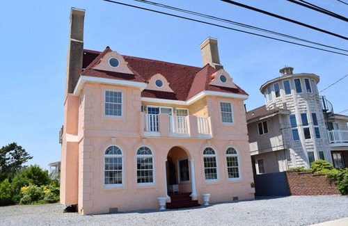 Townsend's Inlet House | Furbaby Friendly Beach House that sleeps 14.