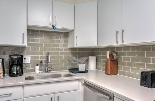 Prudential - St. Botolph Apartment | Furnished 1BR in Boston 1 mile to Metro