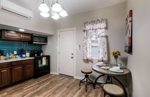 Beacon Hill Apartment | Furnished 2BR-1BTH-Free Parking- Pet Friendly -30% OFF-Monthly Rental
