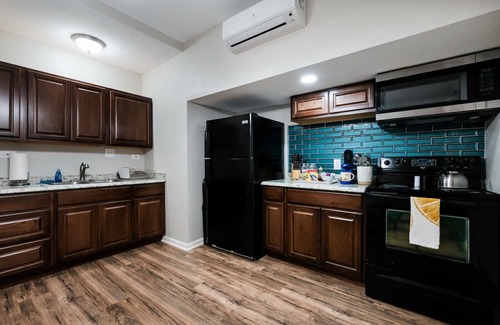 Beacon Hill Apartment | Furnished 2BR-1BTH-Free Parking- Pet Friendly -30% OFF-Monthly Rental