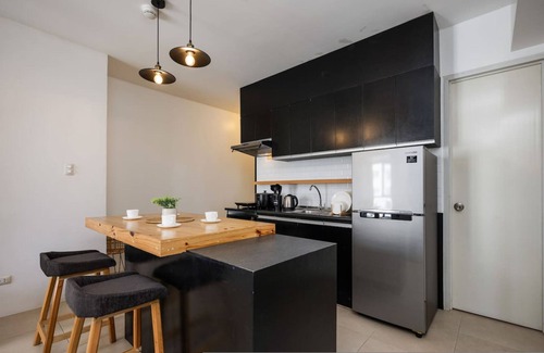 Lahug Apartment | Furnished 2BR | City View, WiFi, Netflix and Pool