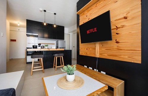Lahug Apartment | Furnished 2BR | City View, WiFi, Netflix and Pool