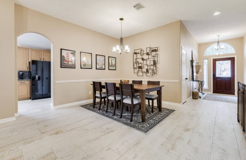 Spring House | Furnished 3 bed 2 bath w/screened porch 5 minutes from I-45 20 Mints. to IAH